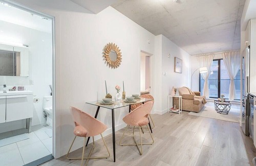 Old Montreal Condo | Square Victoria - 100 Walkscore