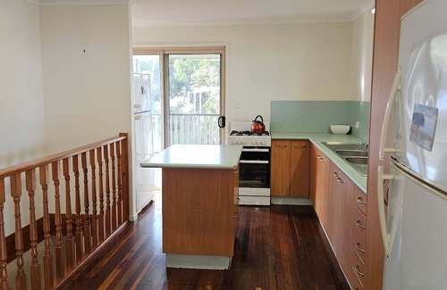 Eurong House | Fraser Island.Rays Place Eurong 4BR Home ,Ocean Views, BBQ Hut & Verandahs –