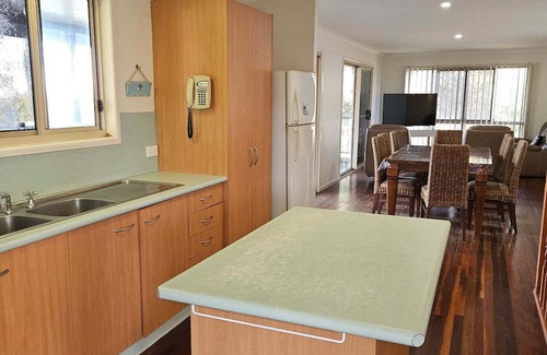 Eurong House | Fraser Island.Rays Place Eurong 4BR Home ,Ocean Views, BBQ Hut & Verandahs –