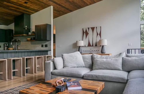 Camp Nelson House | A House in the Mountains - Modern Spacious & Views