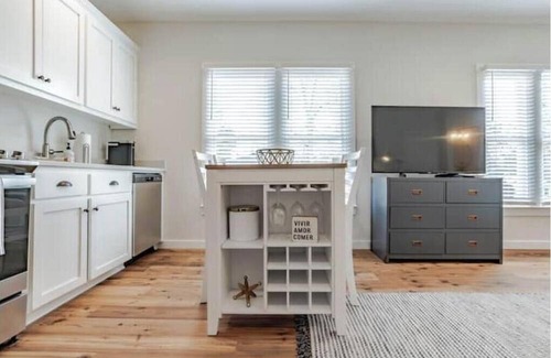 Hannon Park Apartment | Fantastic studio in Leinkauf Historic District!