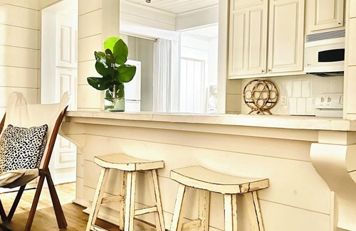 Atlantic Beach Apartment | Charming first floor apartment easy walk to beach, resturants.