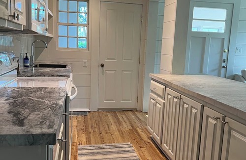 Atlantic Beach Apartment | Charming first floor apartment easy walk to beach, resturants.