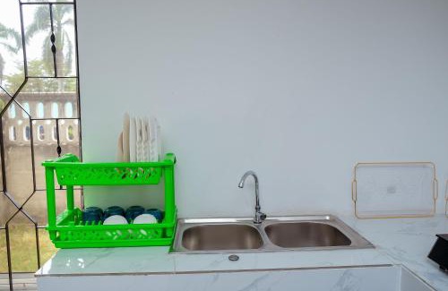 Mbezi Beach Bed & Breakfast | Comfy home Mbezi beach - Nana Room