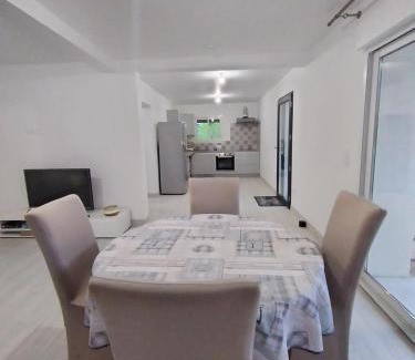 Ales House | La joie d isis
