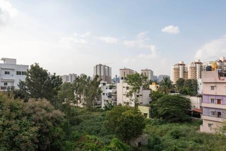 Narayanapura Apartment | Lumina Loft 001 by JadeCaps Studio Room Hennur