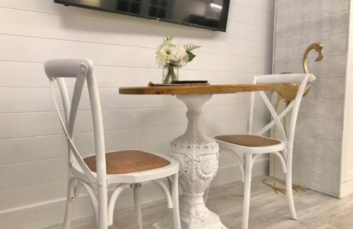 Rye House | Hamptons In Rye Green Cottage 3 Mins to Hot Springs!