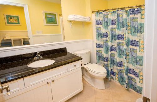 Atlantic Beach Apartment | Island Inn of Atlantic Beach - King Junior Unit 112