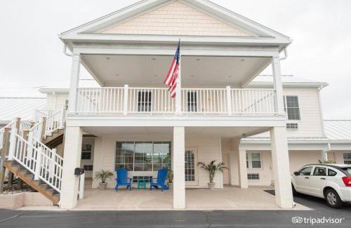 Atlantic Beach Apartment | Island Inn of Atlantic Beach - Queen Suite Unit 202