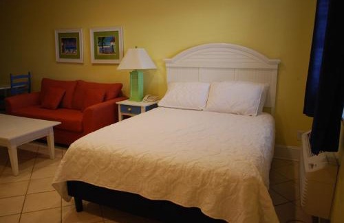Atlantic Beach Apartment | Island Inn of Atlantic Beach - Queen Efficiency Unit 401