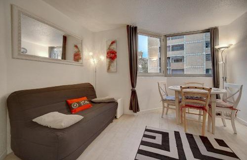 Cannes Old Town Apartment | IMMOGROOM - 2 min from the beaches - AC- Swimming pool