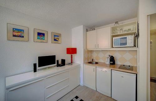 Cannes Old Town Apartment | IMMOGROOM - 2 min from the beaches - AC- Swimming pool