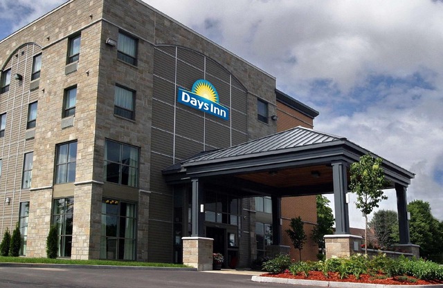 Days Inn by Wyndham Levis
