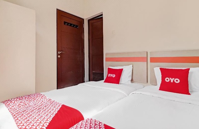 OYO 90452 Pillow Inn
