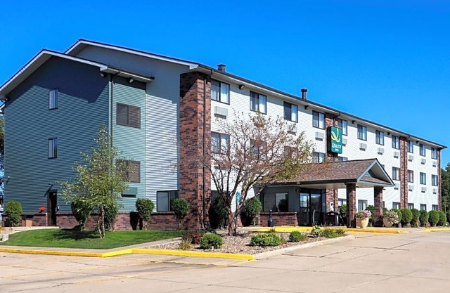 Quality Inn & Suites Bloomington I-55 and I-74