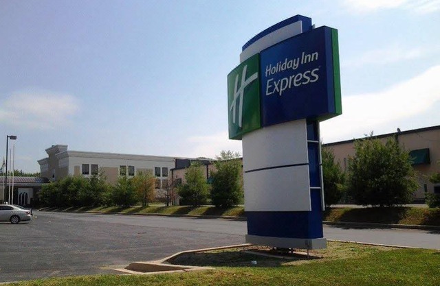 Holiday Inn Express Air Ihg Hotel 