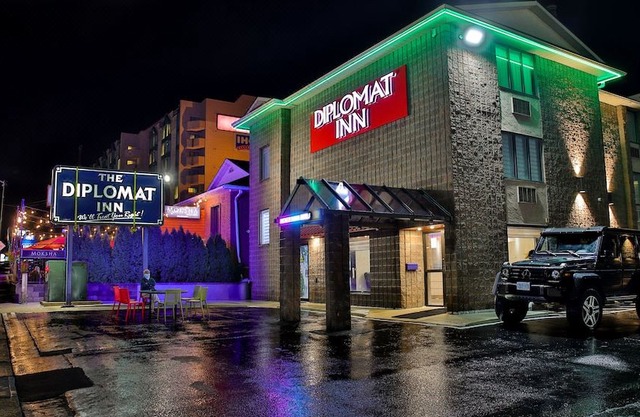 Diplomat Inn