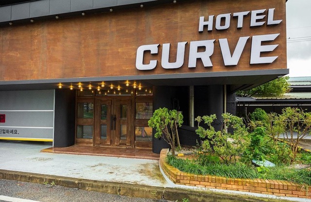 Iksan Hotel Curve