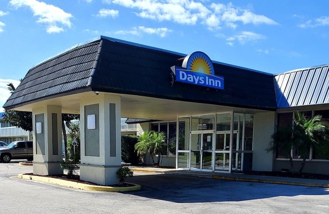 Days Inn by Wyndham Titusville Kennedy Space Center