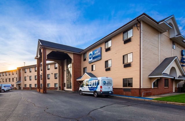 Best Western Airport Inn Warwick