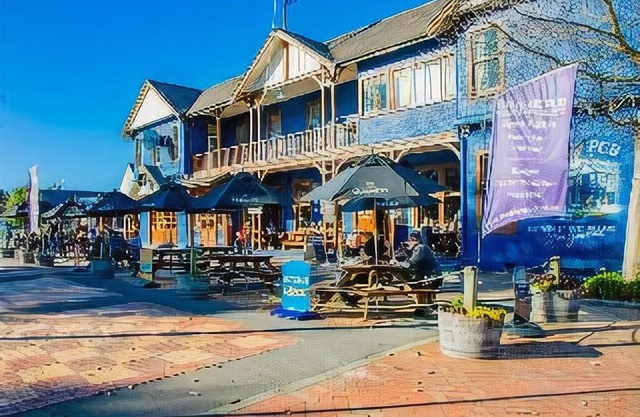 The Blue Pub
