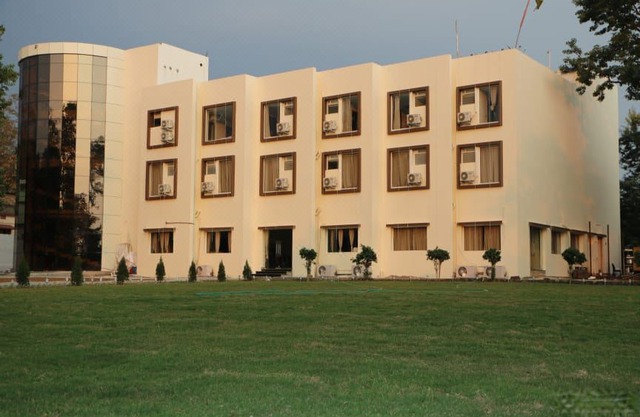 Hotel Saffron Suites