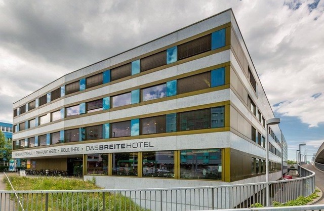 Dasbreitehotel am Rhein
