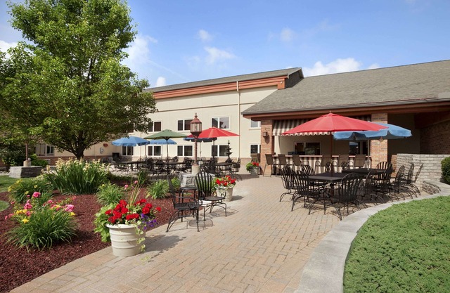 Ramada by Wyndham Saginaw Hotel & Suites