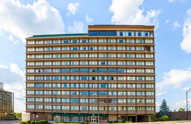 Quality Inn & Suites Cincinnati Downtown