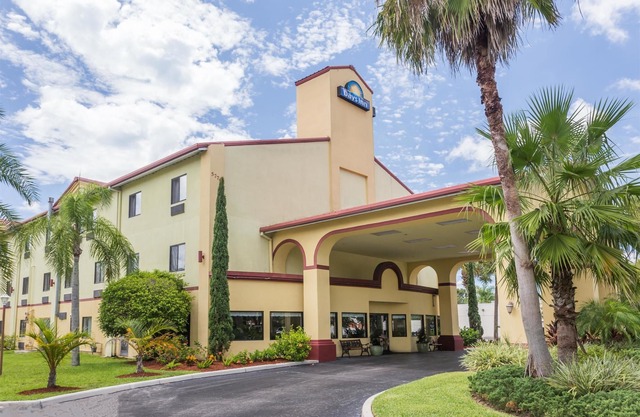 Days Inn by Wyndham Sarasota I-75