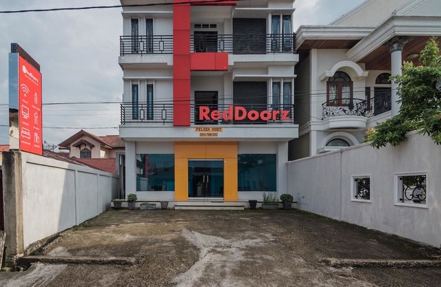 RedDoorz Syariah Near Jamtos Jambi