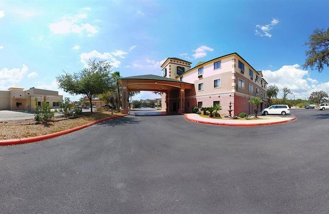 Days Inn & Suites by Wyndham San Antonio North/Stone Oak