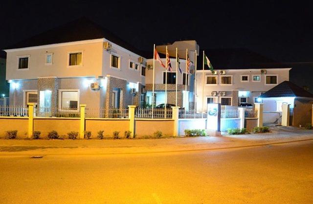 Bjorne Classic Suites