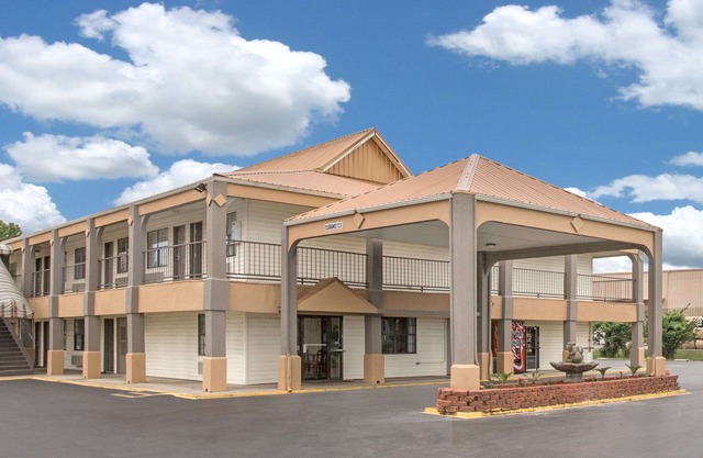 Days Inn by Wyndham Monroe