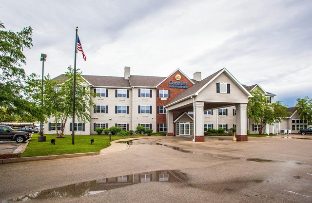 AmericInn by Wyndham Fulton Clinton