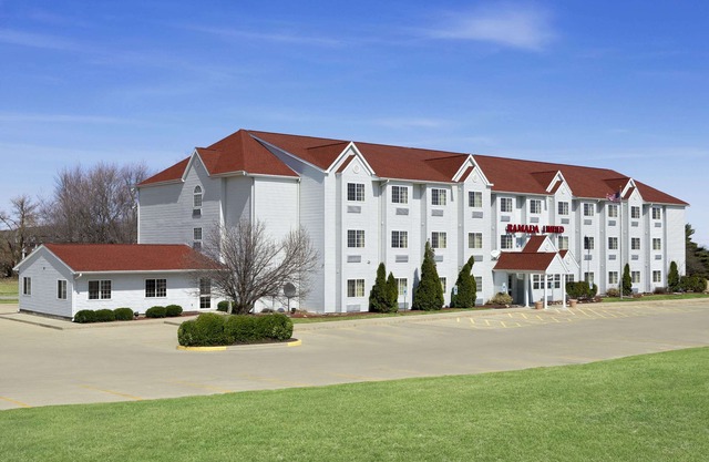 Ramada Limited and Suites Bloomington
