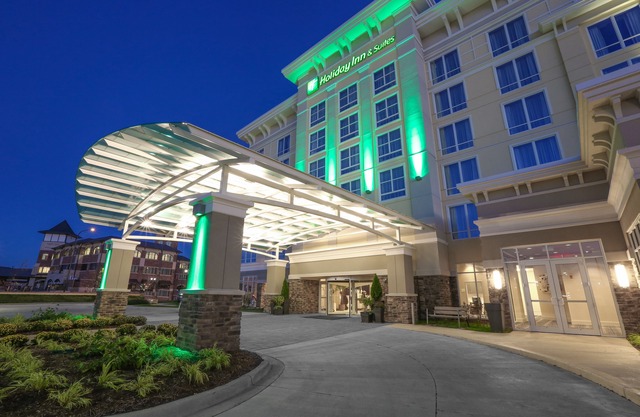 Holiday Inn and Suites East Peoria, an Ihg Hotel