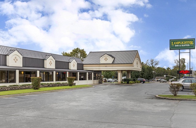 Lamplighter Inn and Suites