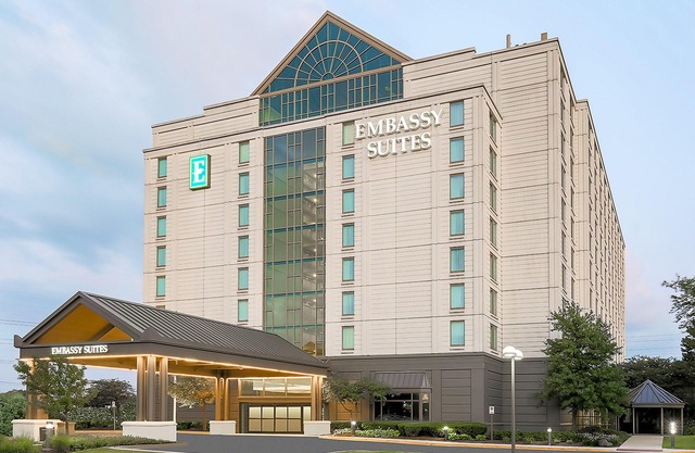 Embassy Suites by Hilton Chicago Lombard