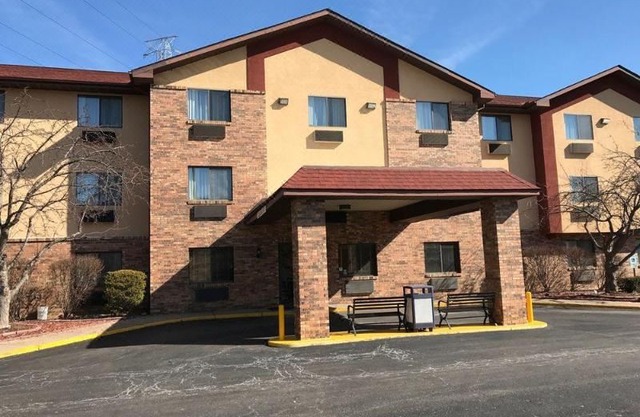 Super 8 by Wyndham Peoria East