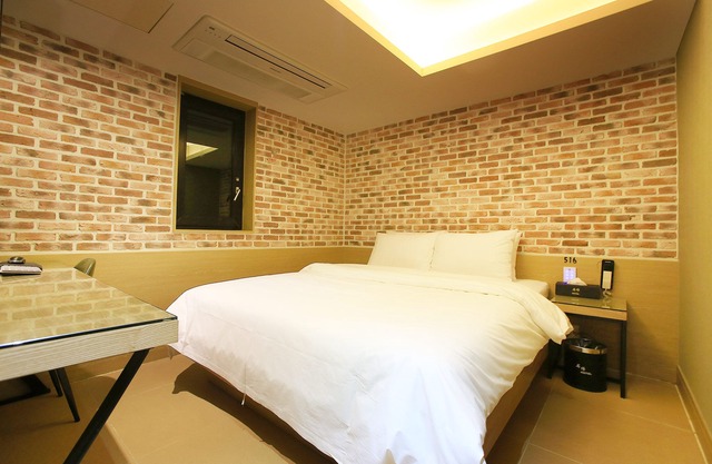 Suwon Station Myeongjak Hotel