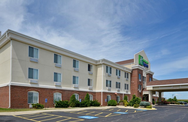 Holiday Inn Express Rochelle, an IHG Hotel