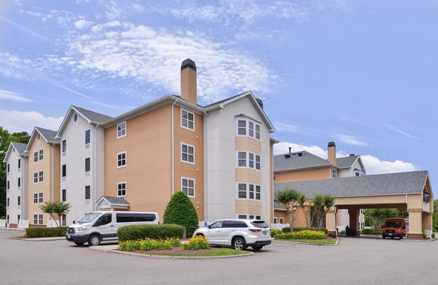Hampton Inn & Suites Newport News-Airport - Oyster Point Area