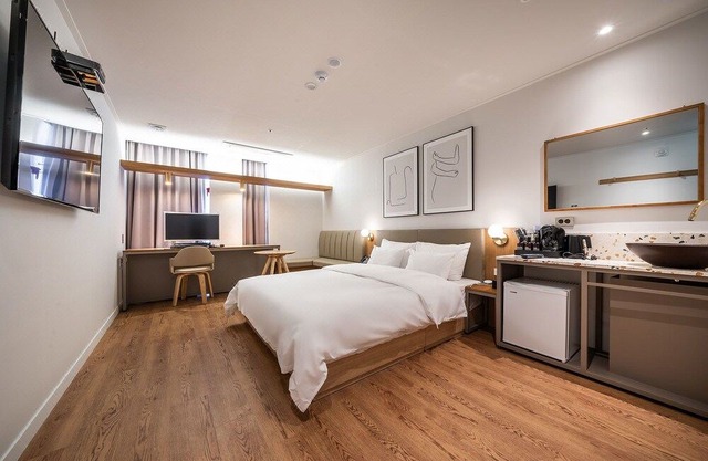 Gray Hotel