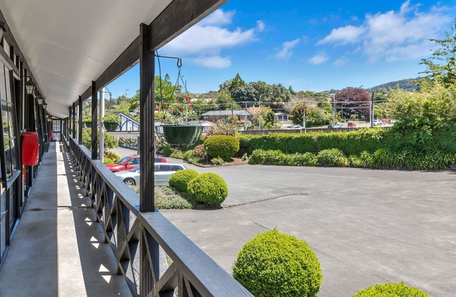 Kingswood Manor Motel