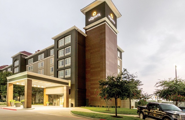 La Quinta by Wyndham Arlington North 6 Flags Dr