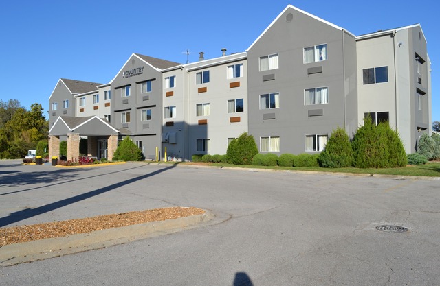 Country Inn & Suites by Radisson, Fairview Heights, IL