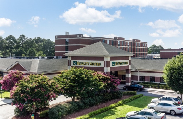 Quality Suites Lake Wright Norfolk Airport