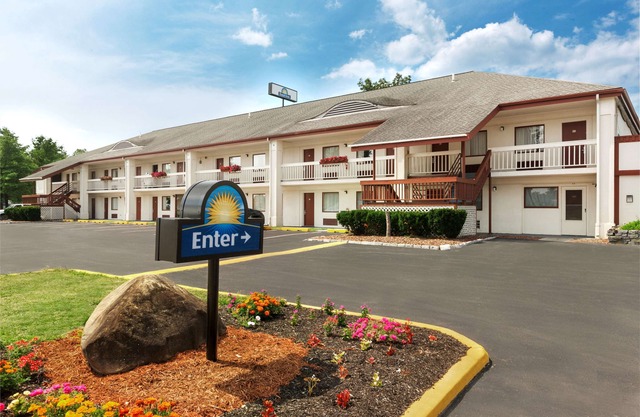 Days Inn by Wyndham Queensbury/Lake George