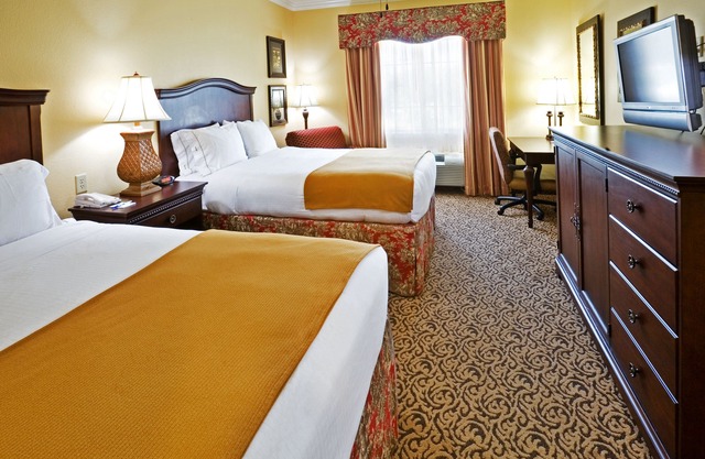 Clarion Pointe Sulphur Springs hotel